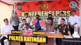 HASIL PENGUNGKAPAN - Polres Katingan menggelar konferensi pers terkait pengungkapan kasus peredaran narkoba jenis sabu-sabu, di lobby Mapolres Katingan, Senin (12/12/2022). (FOTO: HUMAS POLRES KATINGAN)
