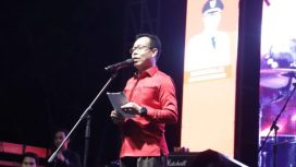 SAMBUTAN - Bupati Katingan Sakariyas, SE saat menghadiri Acara Tutup Tahun 2022 dan Menyambut Tahun 2023, di Bundaran Kantor Bupati Katingan, Sabtu (31/12/2022) malam. (FOTO: IST)