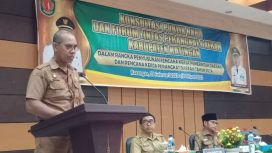 BACAKAN SAMBUTAN - Sekda Kabupaten Katingan, Pransang S.Sos saat membuka kegiatan Konsultasi Publik RKPD dan Forum Lintas Perangkat Daerah Kabupaten Katingan, Selasa (28/02/2023). (FOTO: IST)