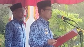 FOTO : Bupati Katingan Sakariyas saat memberikan sambutan pada apel gabungan lingkup Pemda Katingan