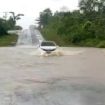 FOTO: Ruas Jln Tjilik Riwut KM 18 Desa Hampalit Kecamatan Katingan Hilir Terendam Banjir.