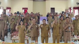 MUSRENBANG KECAMATAN - Kepala Bappedalitbang Kabupaten Gumas Yantrio Aulia (paling depan dua dari kanan) saat menghadiri Musrenbang Tingkay Kecamatan Rungan Hulu, baru-baru ini. (FOTO: IST)