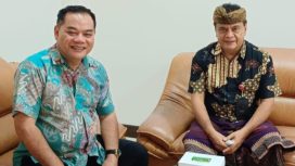 SILATURAHMI -  Anggota Komisi II DPRD Kabupaten Gumas, Untung Jaya Bangas (KIRI)bersama Kepala Bidang Kesehatan Hewan Dinas Pertanian dan Ketahanan Pangan Kabupaten Badung Provinsi Bali. (FOTO : IST)