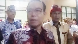 Foto : Bupati Katingan Sakariyas usai mengikuti giat PHDI Provinsi Kalteng yang berlangsung di gedung Salawa Katingan.
