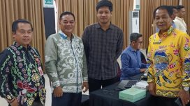 FOTO : Anggota DPRD Gumas Untung Jaya Bangas (dua dari kiri) bersama Asisten III Setda Gumas Letus Guntur (kiri) dan Sekwan Untung (kanan) saat studi banding ke PT PLN (Persero) Kalselteng baru-baru ini.