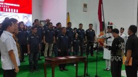 Foto: Bupati Sakariyas saat melantik Karang Taruna Kabupaten Katingan