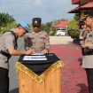 FOTO : Kapolres Katingan I Gede Putu Widyana, saat pimpin upacara serah terima jabatan Kapolsek dan Kasi Propam, di halaman Polres Katingan.
