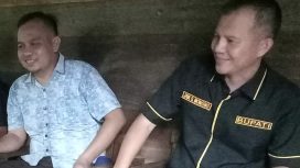 FOTO : Bupati Gumas Jaya S Monong bersama anggota DPRD Evandi.