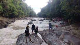 Foto: Suasana Alam Riam Jerawi Sungai Barawoi yang berada di Kecamatan Petak Malay.