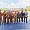 Foto : Bupati Katingan Sakariyas  saat foto bersama manajemen BRI setelah menyerahkan hewan Kurban.