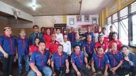 FOTO BERSAMA – Sejumlah Anggota dan Pengurus DPD Fordayak Kabupaten Katingan, DPK Fordayak Sanaman Mantikei, DPK Fordayak Katingan Tengah, perwakilan DPW dan DPP Fordayak usai Musda I, Sabtu (01/07/2023) siang. (FOTO: IST)