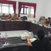 FOTO : RDP DPRD Gumas dengan PBS sektor Pertambangan Baru Bara dan Zirkon, di Ruang Rapat Komisi DPRD. 