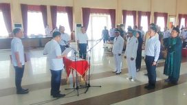 Foto : Bupati Katingan Sakariyas saat melantik Kades & Badan Permusyawaratan Desa (BPD) di Gedung Salawa Kasongan, Rabu 12 Juli 2023.