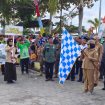 FOTO : Ketua DPRD Gumas Akerman Sahidar menghadiri pelepasan Pawai Ta’aruf MTQ ke-XVI tingkat Kabupaten Gumas di Taman Kota Kuala Kurun.