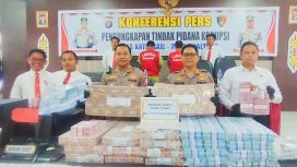 Foto : Polda Kalteng saat Konferensi Pers di Polres Katingan yang di pimpin Kabid Humas Polda Kalteng Kombes Pol Erlan Munaji terkait Tipikor di Kabupaten Katingan
