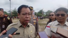 Foto : Bupati Katingan Sakariyas usai membuka giat lomba Tarik Truk Militer yang dilaksanakan Kodim 1019/Katingan