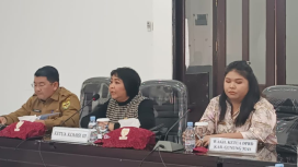 FOTO : Ketua Komisi III DPRD Gumas Iceu Purnamasari (tengah) pimpin RDP dengan KONI. 