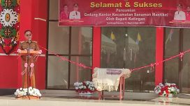 Foto : Sakariyas Bupati Katingan saat resmikan Kantor Kecamatan Senaman Mantikei