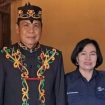 FOTO :  Anggota DPRD Gumas Punding S Merang bersama Ny Elkewirke Punding S Merang.