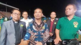 Marwan Susanto Didampingi dua Hamba Tuhan usai ibadah Oikumene Katingan Bermazmur 