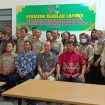 FOTO BERSAMA - Kepala UPT KPHP Katingan Hilir Unit XXX, Herodes Djaya, P.A, S.Hut, MP bersama narasumber dan para peserta Sekolah Lapang Tahun 2023, Kamis (05/10/2023). (FOTO: ST)