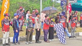 Pj Bupati Katingan Saiful. Saat melepas para pembalap Kejurda Motorprix Bupati Katingan Seri 11 Tahun 2023 di Kasongan. 
