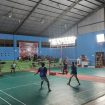 FOTO : Suasana Kejuaraan Bulu Tangkis di GOR Liting Kota Kasongan, usai dibuka secara resmi Pj Bupati Katingan melalui Camat Katingan Hilir Dony Merianto.
