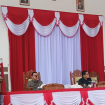 Anggota DPRD Gumas Punding S Merang membacakan pandangan umum Fraksi Golkar terhadap dua ranperda yang diajukan Bupati Gumas Jaya S Monong.