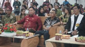FOTO : Pj Bupati Katingan, Saiful, saat Safari Natal di Desa Buntut Bali Kecamatan Pulau Malan.