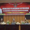 FOTO : Asisten III Setda Katingan, Evie Silvia Baboe, saat membuka kegiatan sosialisasi, di aula kantor Bappelitbang Katingan.