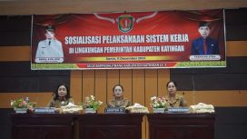 FOTO : Asisten III Setda Katingan, Evie Silvia Baboe, saat membuka kegiatan sosialisasi, di aula kantor Bappelitbang Katingan.