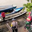 FOTO : Suasana pencarian korban yang diduga hilang di sungai Samba.