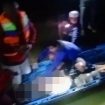 FOTO : Tim Gabungan saat melakukan evakuasi terhadap jenazah korban