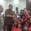 Pj Bupati Katingan Saiful saat menyerahkan DIPA dan DAK 2024 Secara simbolis baik kepada instansi vertikal maupun instansi lingkup Pemda Katingan