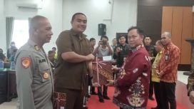 Pj Bupati Katingan Saiful saat menyerahkan DIPA dan DAK 2024 Secara simbolis baik kepada instansi vertikal maupun instansi lingkup Pemda Katingan