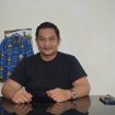 DITEMUI : Sekretaris Camat Tewah Boby S.STP MSi sedang ditemui awak media di ruang kerjannya. Jumat (19/1/2024).