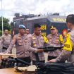 FOTO : Kapolres Gunung Mas AKBP Theodorus Priyo Santosa sedang mengecek sarana prasarana dihalaman Mapolres.