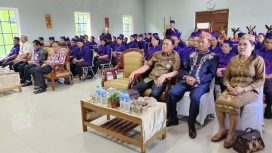FOTO : Sekda Gunung Mas Richard FL bersama Ketua LP-TIK Polie L Mihing sedang mengikuti kegiatan raker di Kuala Kurun, belum lama ini.
