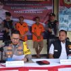 FOTO : Dua pelaku pencurian saat rumah kosong diamankan Polisi, saat pres rilis di mapolres Gunung Mas. 