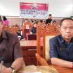 FOTO : Anggota DPRD Gunung Mas Untung J Bangas (Kiri) sedang mengikuti kegiatan rapat di gedung dewan.