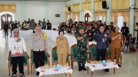 MEMBUKA : Wakil Bupati Gunung Mas Efrensia LP Umbing membuka kegiatan pleno di tingkat kabupaten di GPU Damang Batu, Selasa 27 Februari 2024.