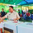 Pj Bupati Katingan Saiful. Saat menyalurkan Hak Suaranya di TPS 25 Kasongan Lama