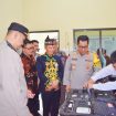 Kapolda Kalteng Irjen Pol, Drs Djoko Purwanto didampingi Kapolres Gunung Mas AKBP Theodorus Priyo Santosa, Bupati Jaya S Monong saat melakukan pengetesan alat sidik jari di gedung SPKT polres setempat, Jumat 2 Februari 2024.