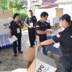 Tampak petugas KPPS sedang membuka kota siara di TPS yang ada di Kecamatan Kurun, Gunung Mas Rabu (14 Februari 2024).