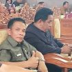 HADIRI : Anggota DPRD Gunung Mas Espriadi bersama koleganya tengah mengikuti kegiatan pembahasan APBD di gedung dewan, belum lama ini.
