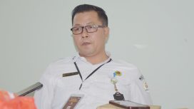 KOMFIRMASI : Ketua Bawaslu Gunung Mas Yepta H Jinal ketika dikomfirmasi awak media saat rapat pleno di GPU Damang Batu, pada Rabu 28 Februari 2024.