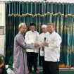Penjabat Bupati Katingan Saiful saat memberikan Tali Asih di Masjid Nurul Huda Desa Karya Ungang Kecamatan Tewang Sanggalang Garing. 