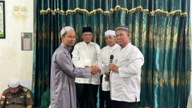 Penjabat Bupati Katingan Saiful saat memberikan Tali Asih di Masjid Nurul Huda Desa Karya Ungang Kecamatan Tewang Sanggalang Garing. 