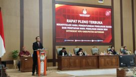 FOTO : Ketua KPU Kabupaten Katingan, Wahyuni saat menyampaikan sambutan.