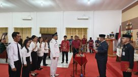 FOTO : Penjabat Bupati Katingan Saiful, ketika melaksanakan pelantikan Pj Kades Tumbang Runen dan PAW Anggota BPD, di aula BKAD Katingan.